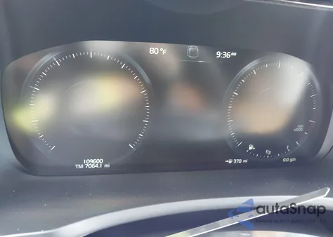 2017 Volvo Xc90 T6 Momentum z USA, uszkodzony, nr VIN YV4A22PK1H1142989